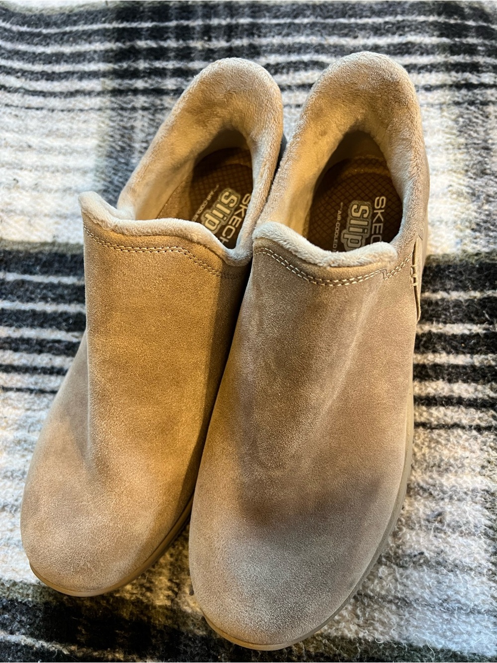 Skechers slip-ins Easy Going Modern Hour suede booties size 9.5